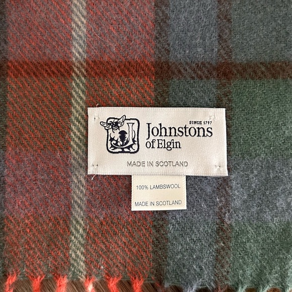 Johnstons of Elgin Lambswool Scarf - Picture 3 of 4